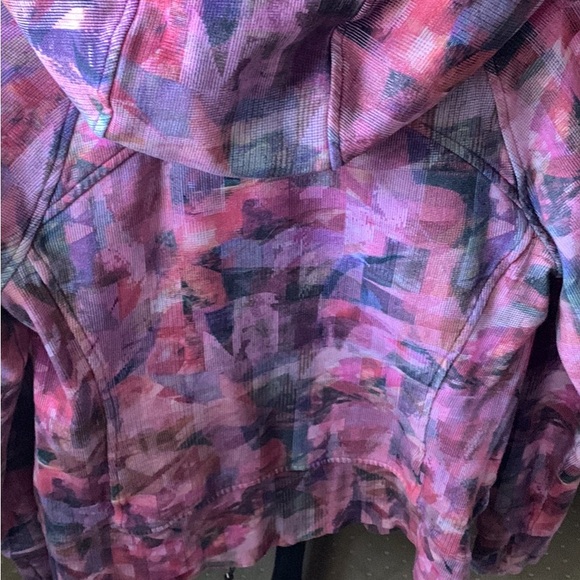 Lululemo jacket - Picture 10 of 11